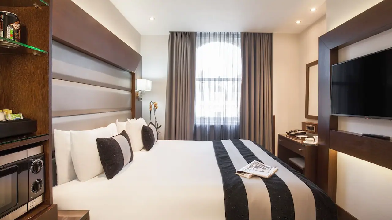 Park Grand Paddington court